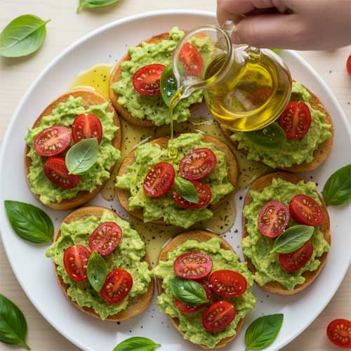 поливают кростини оливковым маслом