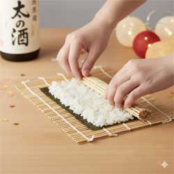 формируем роллы на бамбуковом коврике