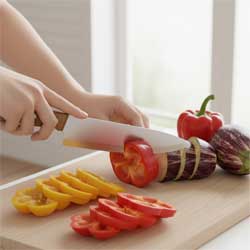 нарезают овощи