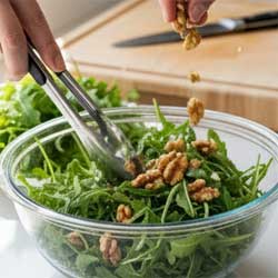 посыпают орехами