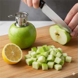 нарезают яблоки