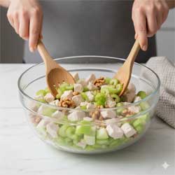 все перемешивают в большой салатнице