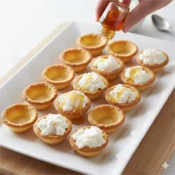 поливаем медом