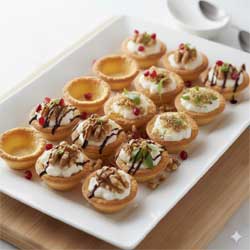 подаем тарталетки на стол